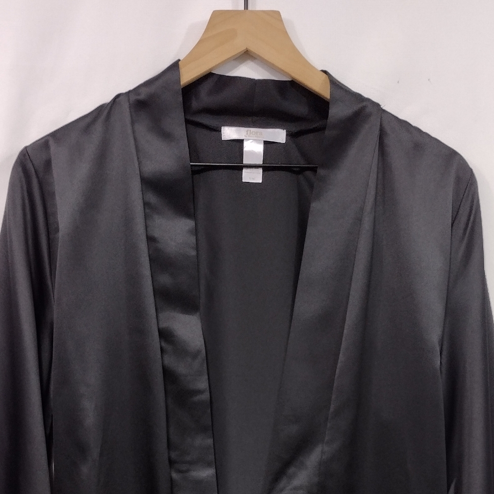 Flora by Flora Nikrooz Kit Matte Charmeuse Heart-Lace Wrap Robe Womens S/M Black - Picture 2 of 8